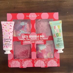 Bath Sparkle Box - Strawberry Frosting & Snow Flurries